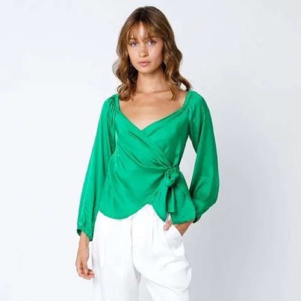 Olivaceaous lavender linen top
